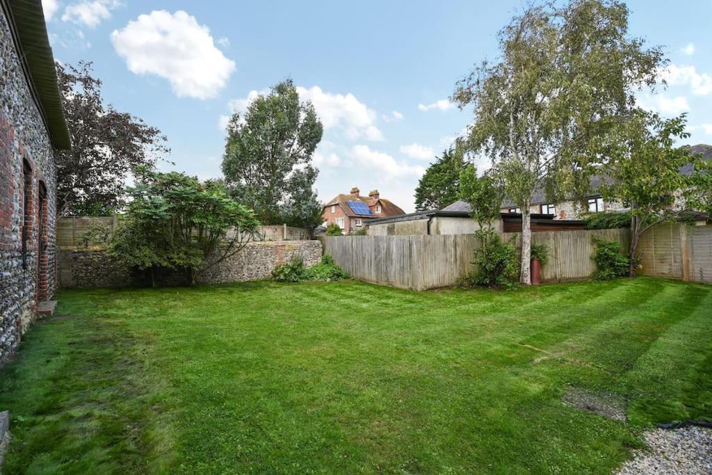 The Garden Flat At Walnut Tree House Rustington Exterior foto