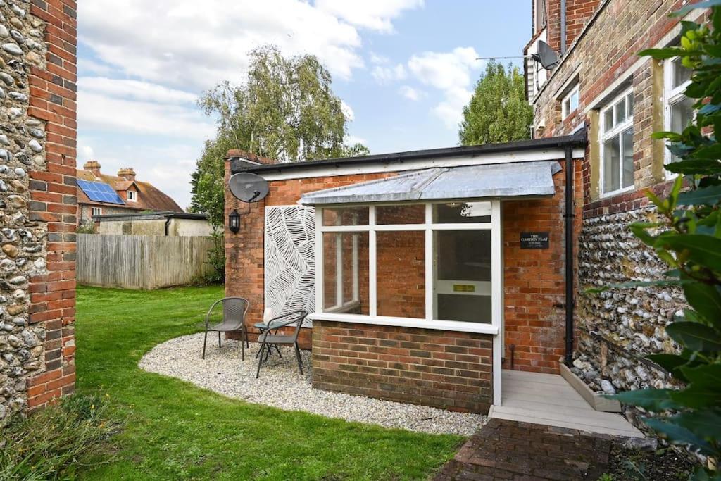 The Garden Flat At Walnut Tree House Rustington Exterior foto
